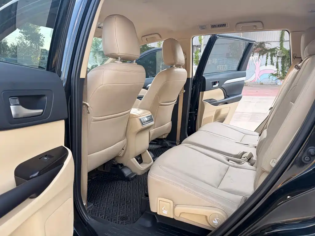 Toyota Highlander — фото 13