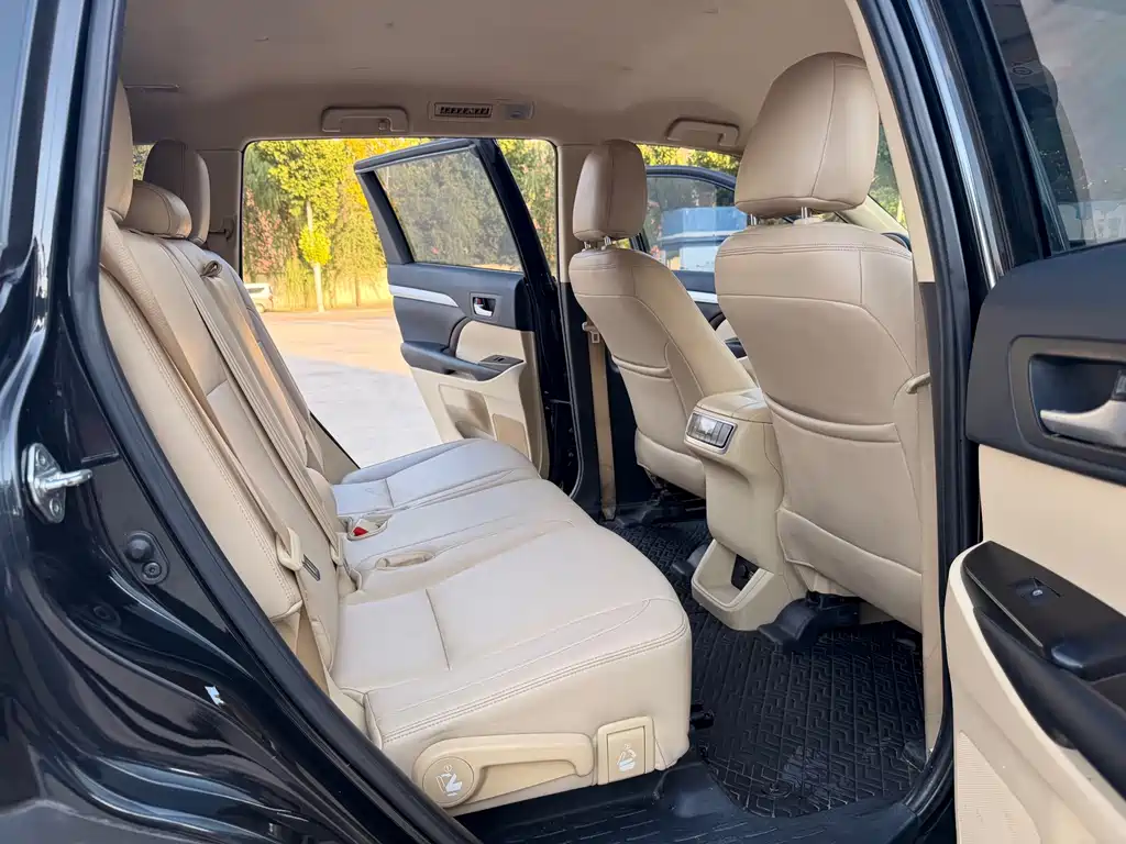 Toyota Highlander — фото 14