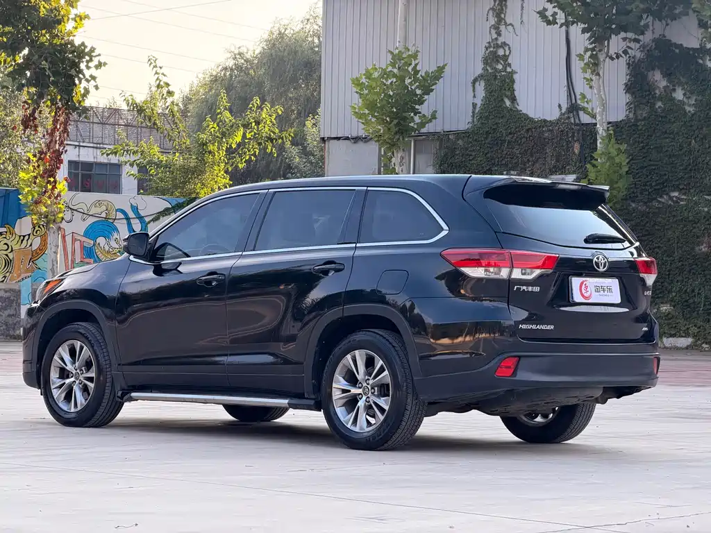 Toyota Highlander — фото 18