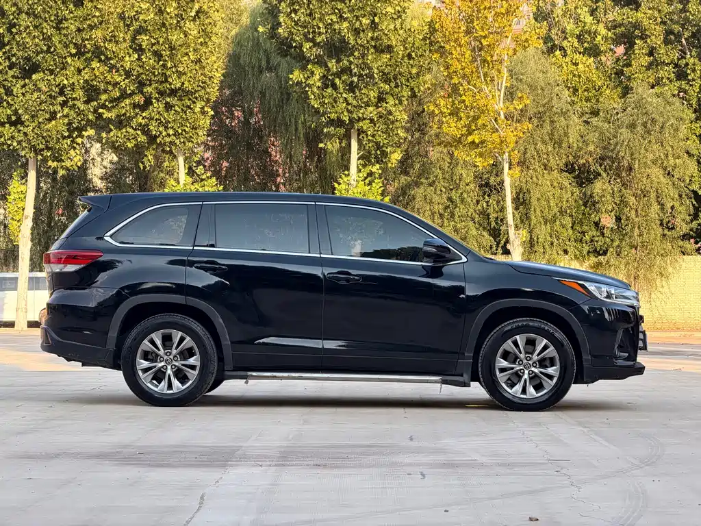 Toyota Highlander — фото 4