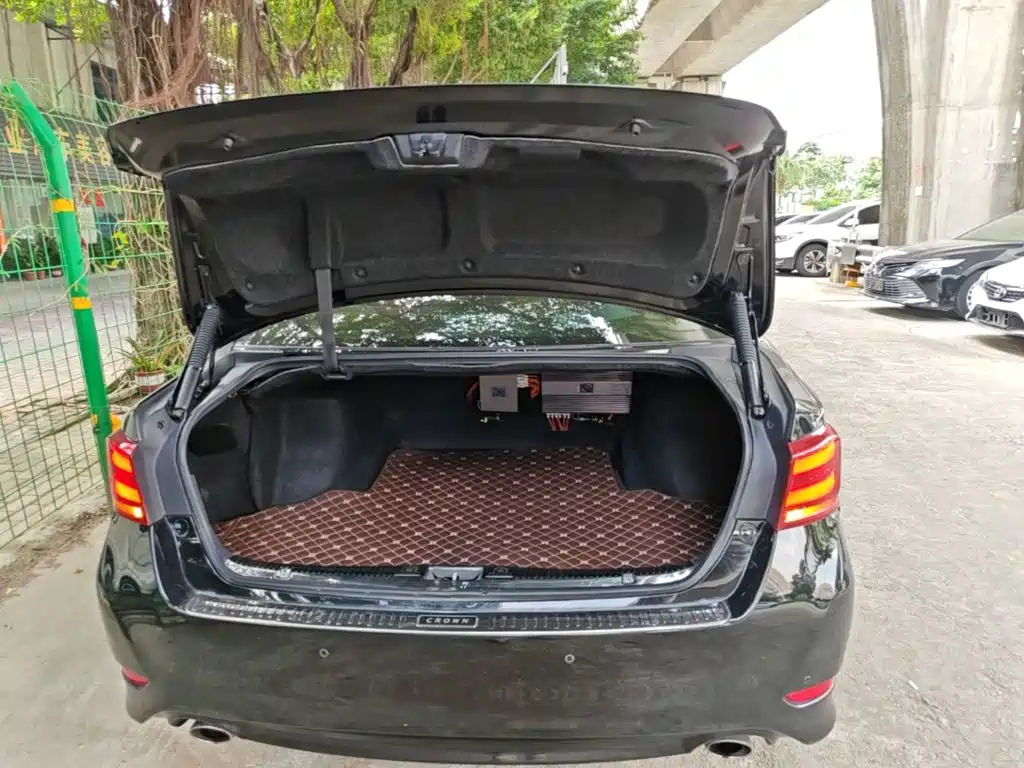 Toyota Crown — фото 18