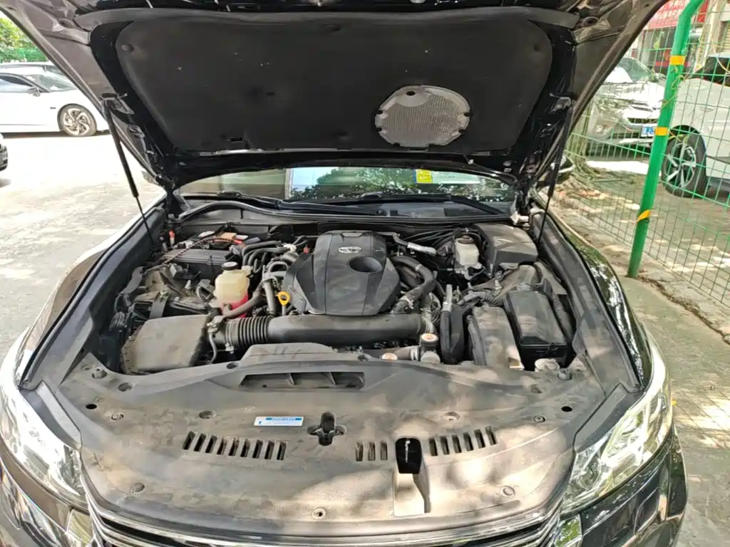Toyota Crown — фото 19