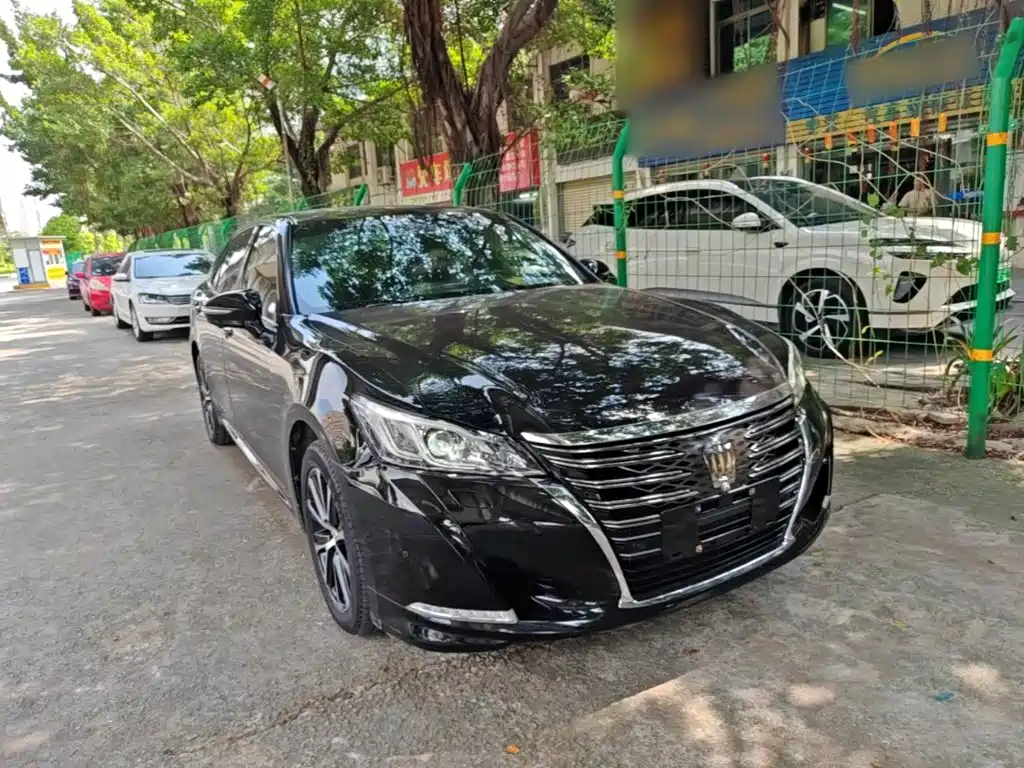 Toyota Crown — фото 3