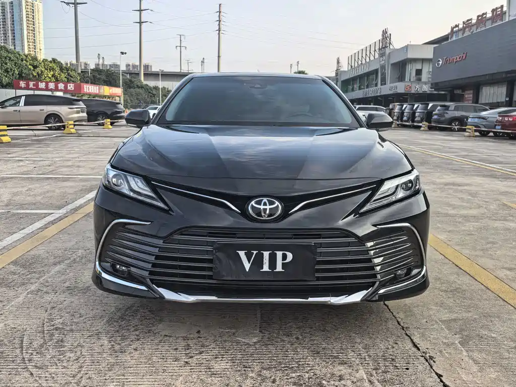 Toyota Camry — фото 2