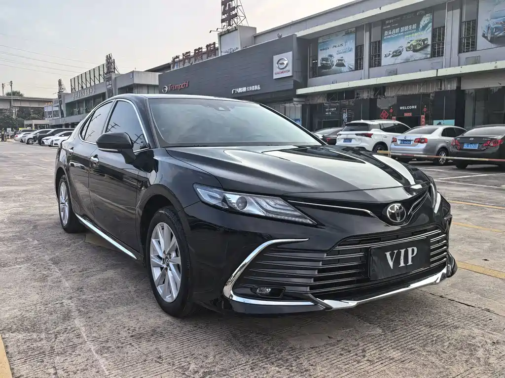 Toyota Camry — фото 3