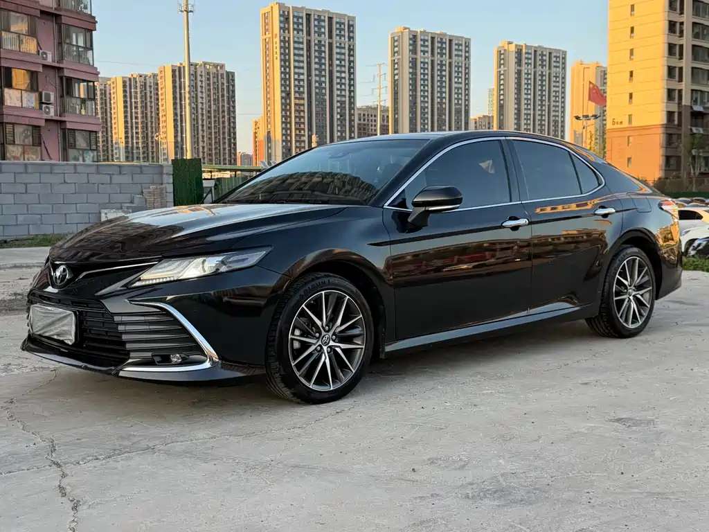 Toyota Camry — фото 2