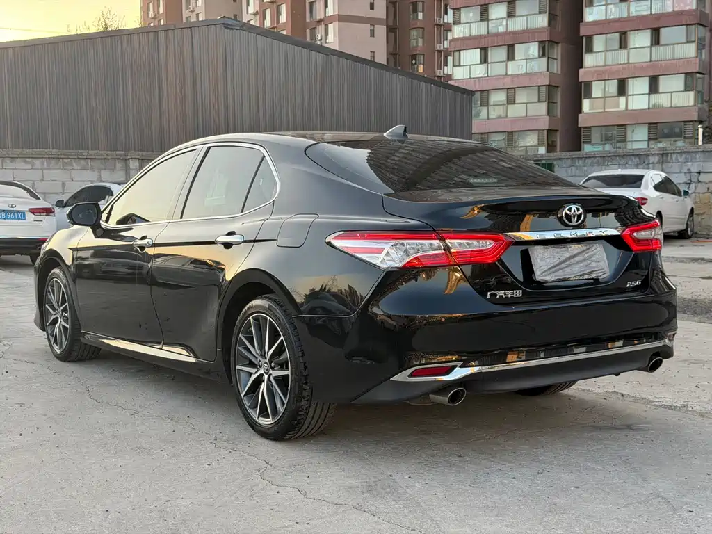 Toyota Camry — фото 4