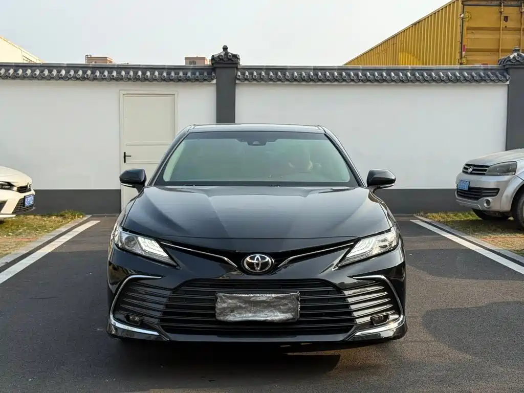 Toyota Camry — фото 2