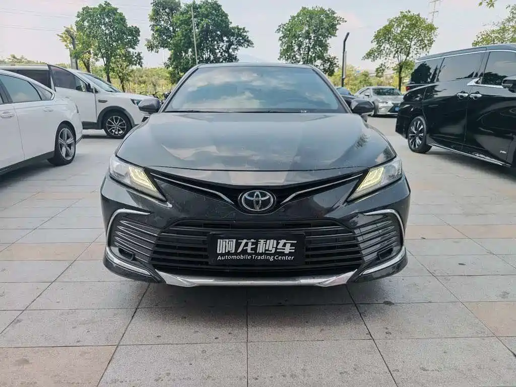 Toyota Camry — фото 2