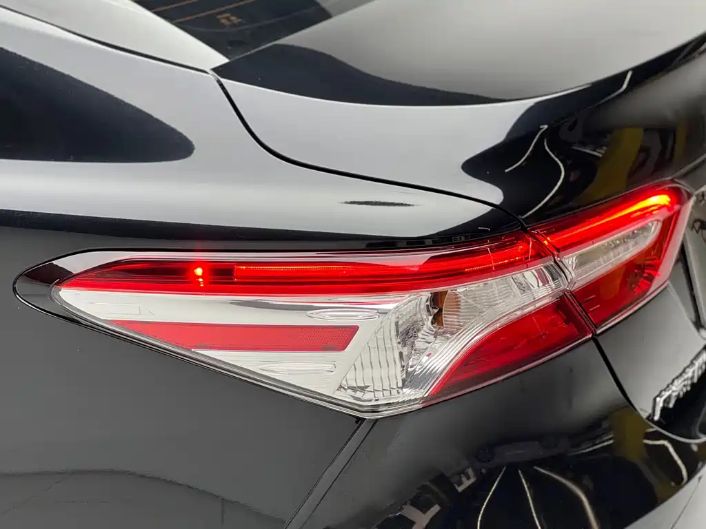Toyota Camry — фото 17