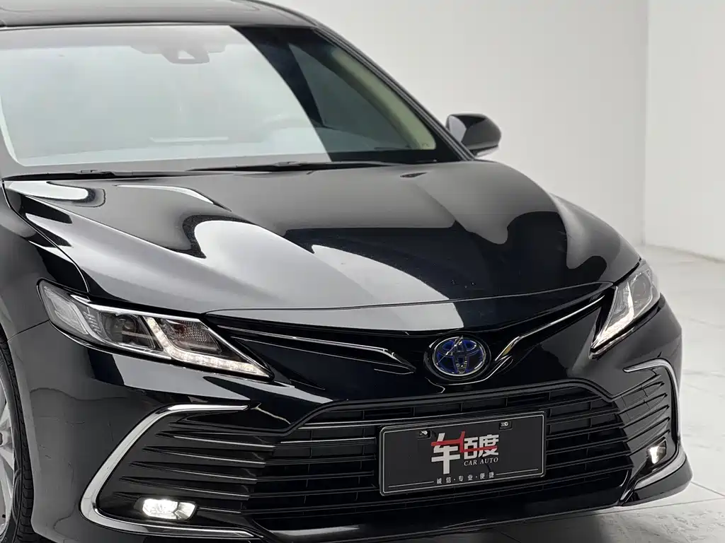 Toyota Camry — фото 21