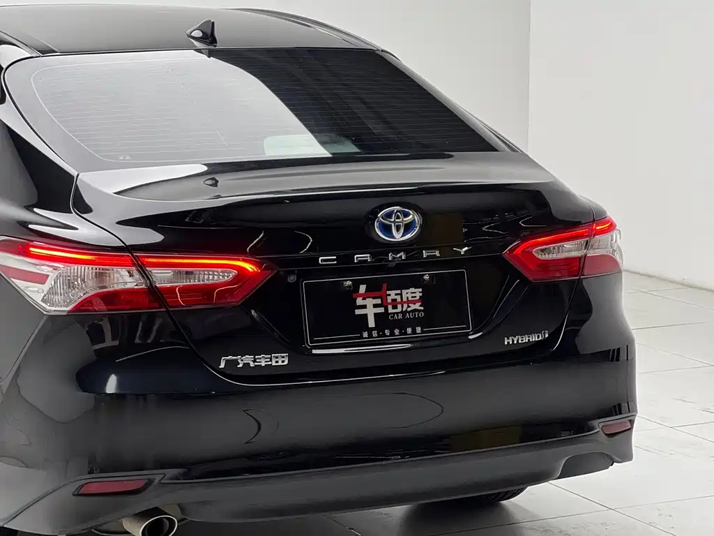 Toyota Camry — фото 22