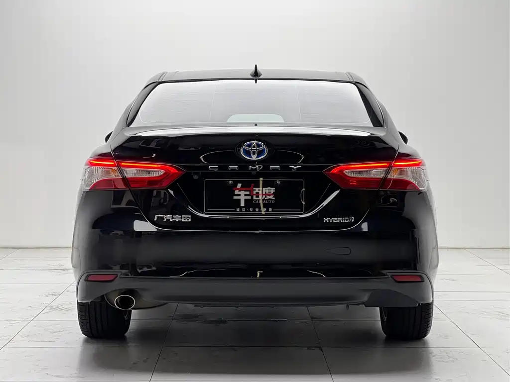 Toyota Camry — фото 5