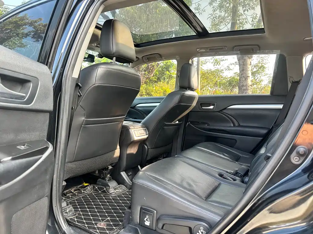 Toyota Highlander — фото 13