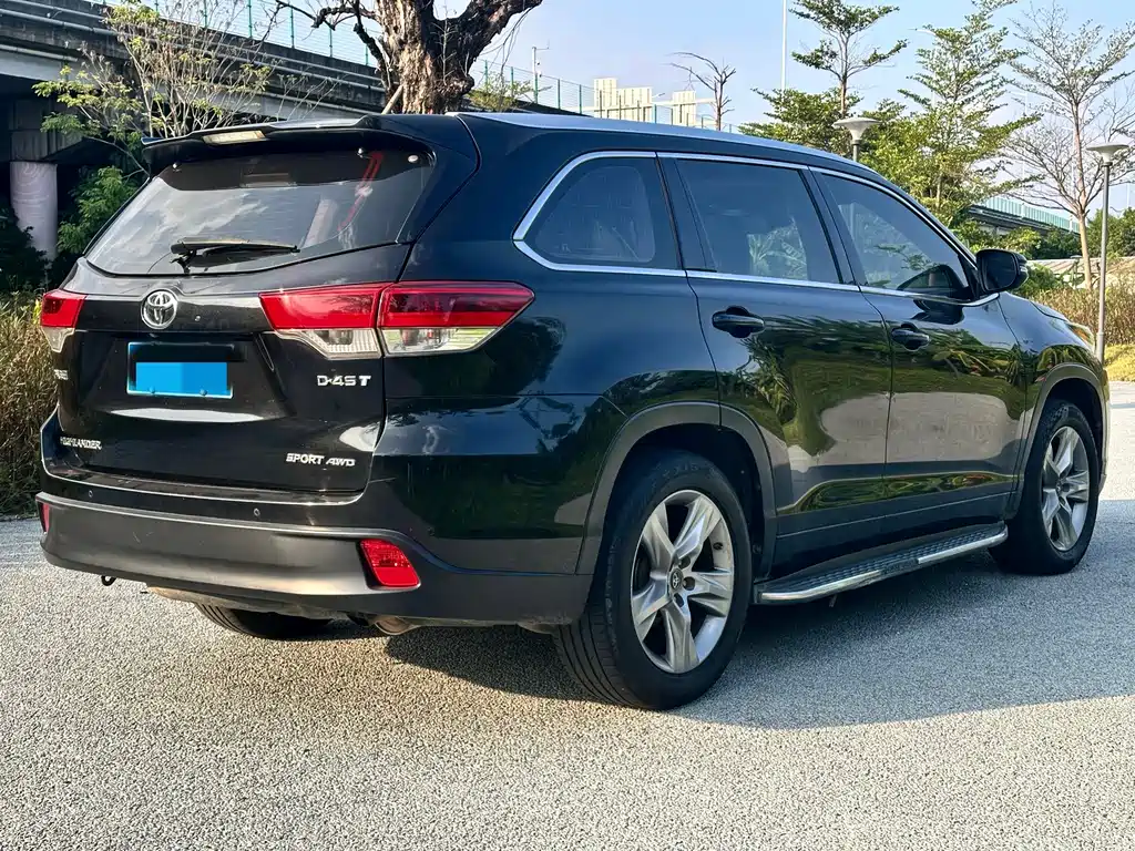 Toyota Highlander — фото 4