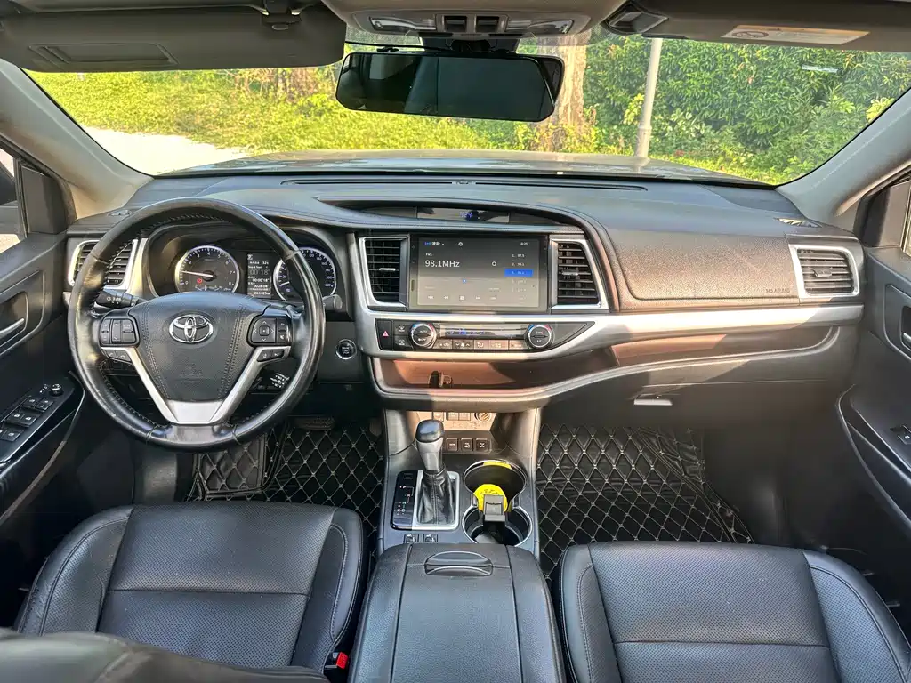 Toyota Highlander — фото 7