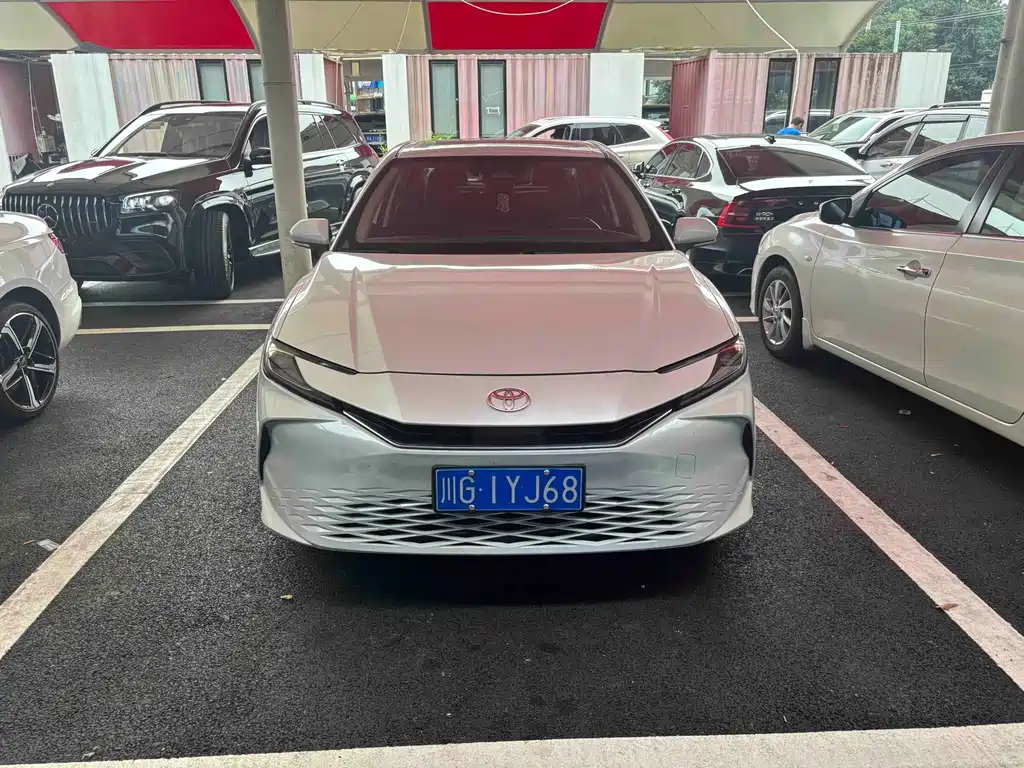 Toyota Camry — фото 2