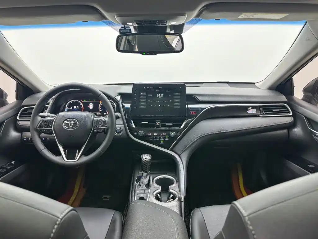 Toyota Camry — фото 17