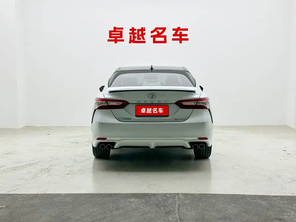 Toyota Camry — фото 3