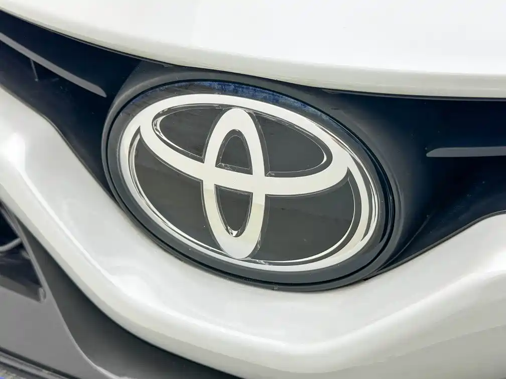 Toyota Camry — фото 23