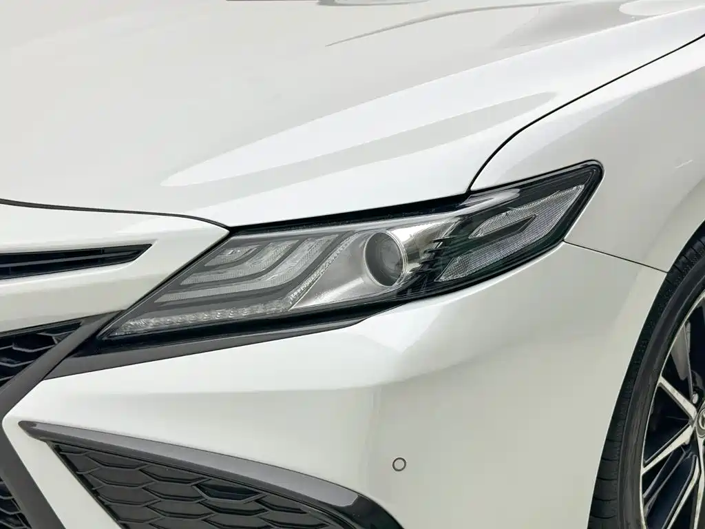 Toyota Camry — фото 24