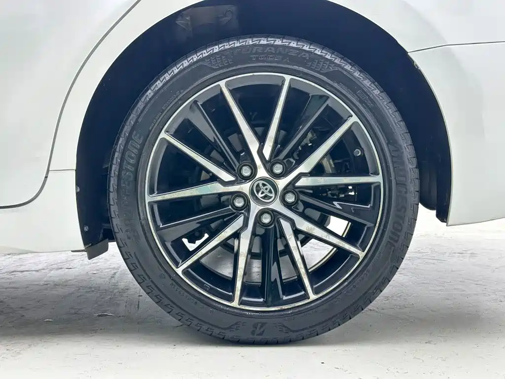 Toyota Camry — фото 27