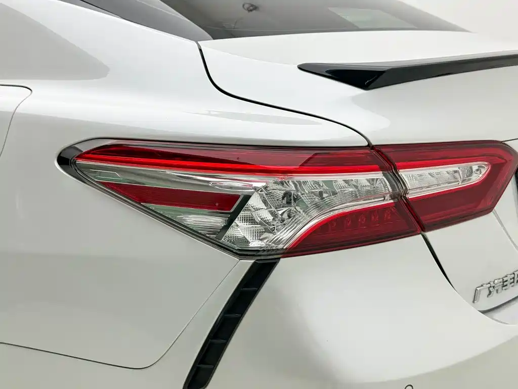 Toyota Camry — фото 28