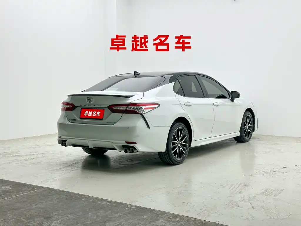 Toyota Camry — фото 4
