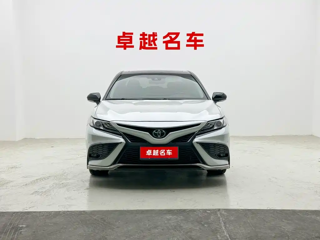 Toyota Camry — фото 6