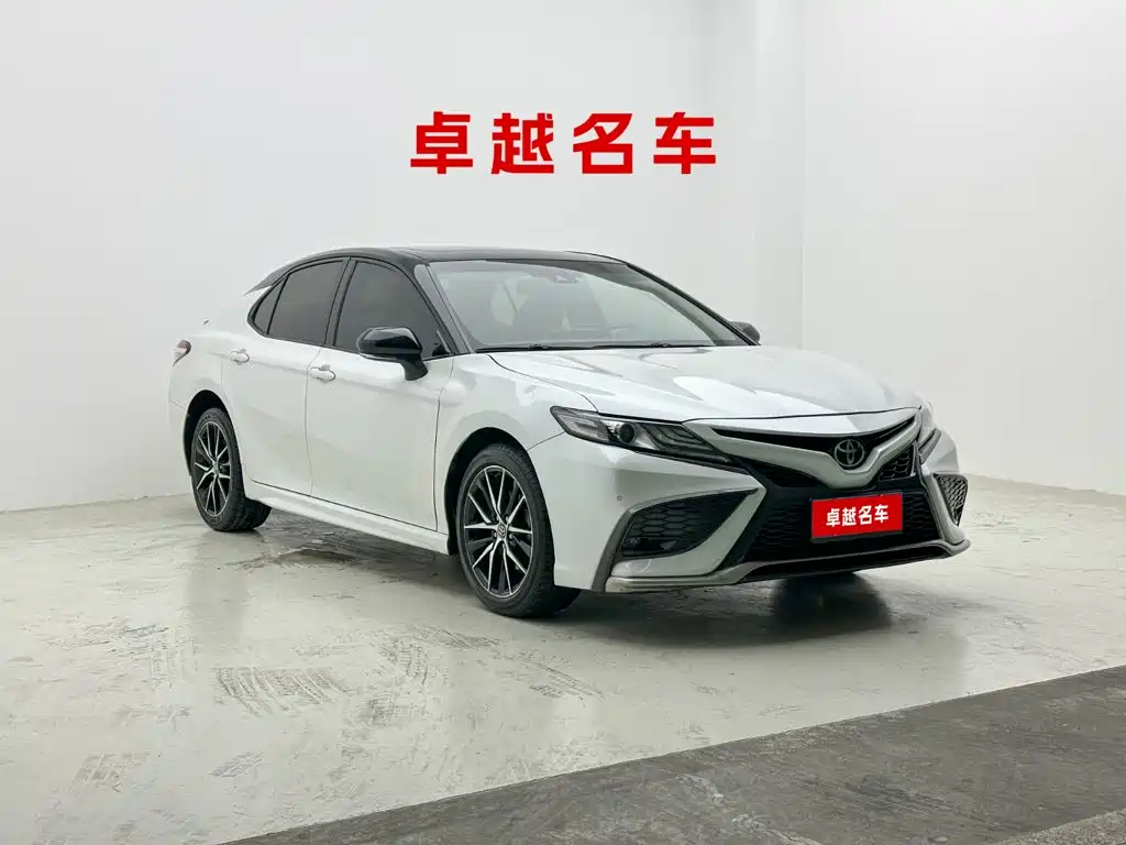 Toyota Camry — фото 7