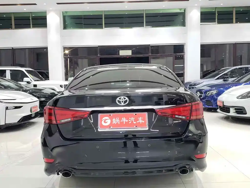 Toyota Crown — фото 10