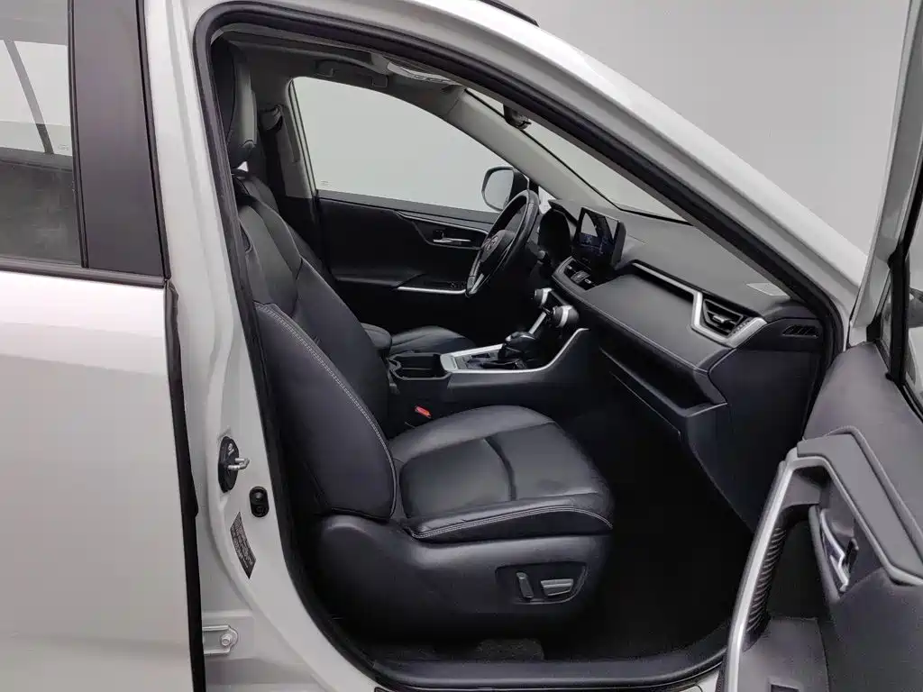 Toyota RAV4 — фото 23