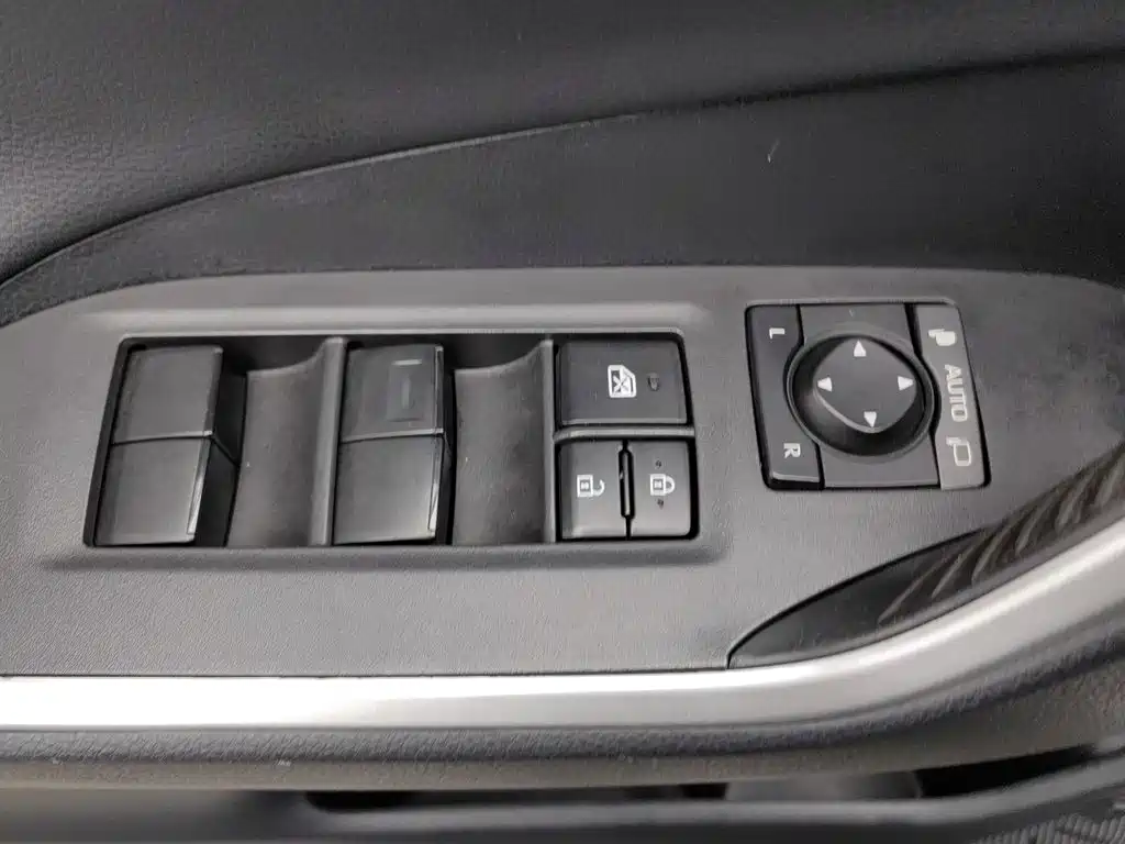Toyota RAV4 — фото 9