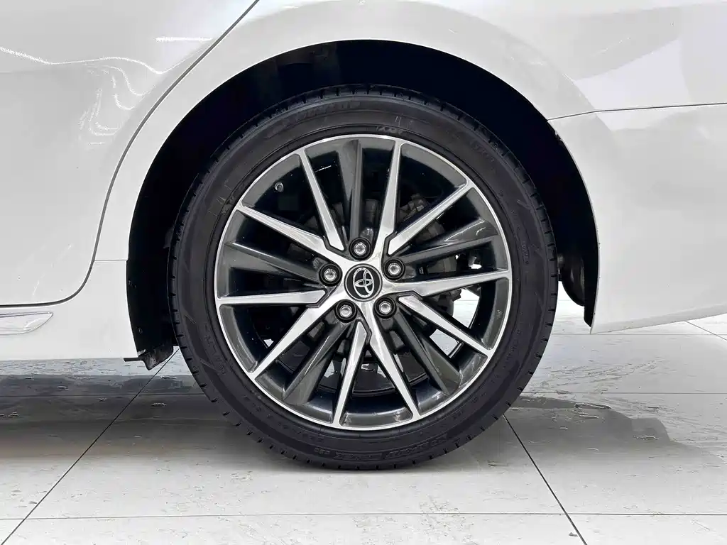 Toyota Camry — фото 4