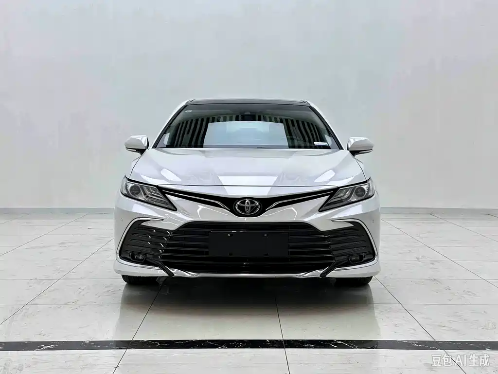 Toyota Camry — фото 1