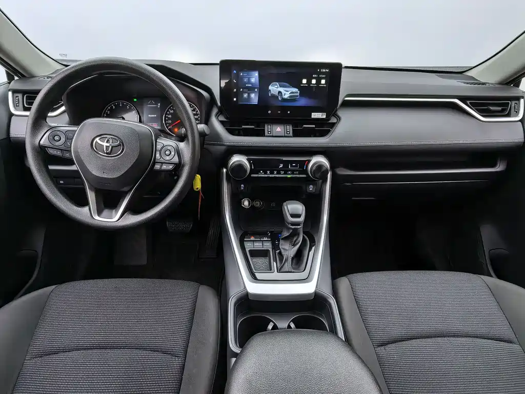 Toyota RAV4 — фото 11