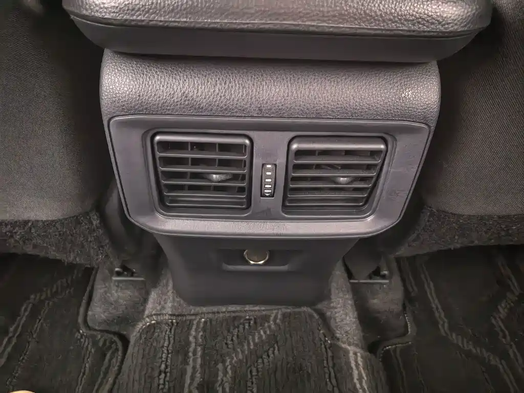 Toyota RAV4 — фото 14