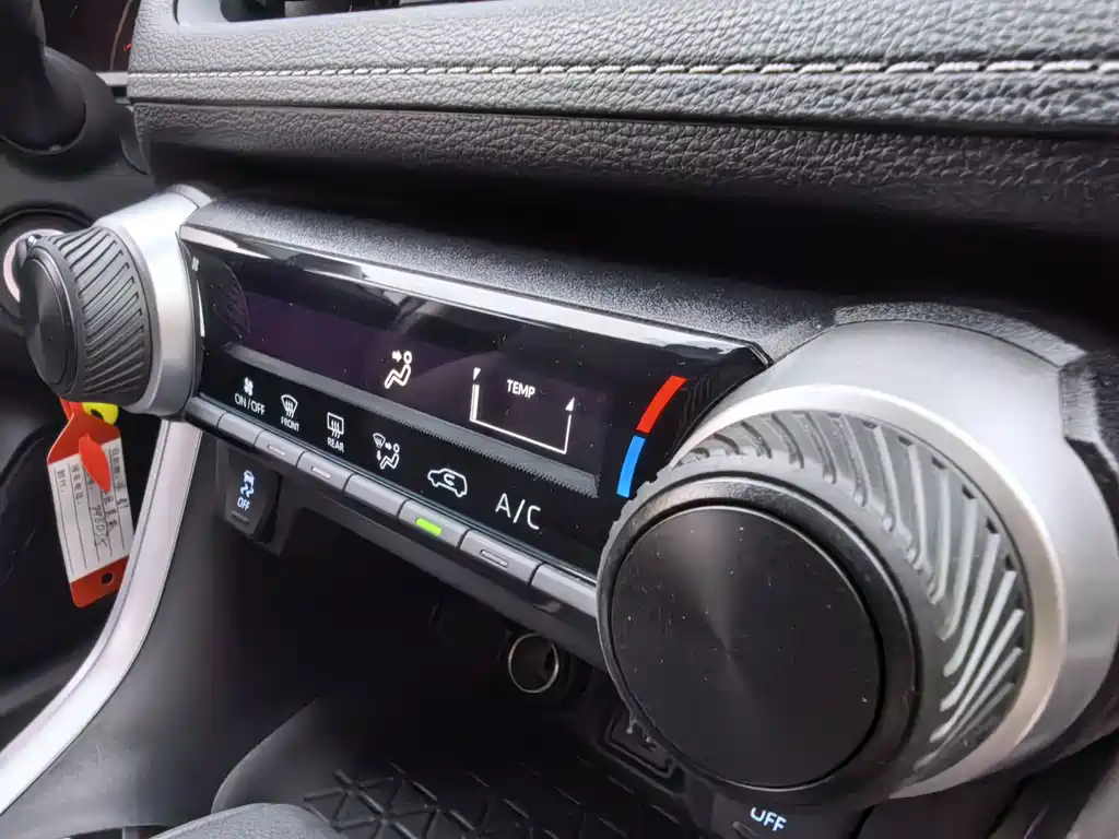 Toyota RAV4 — фото 15
