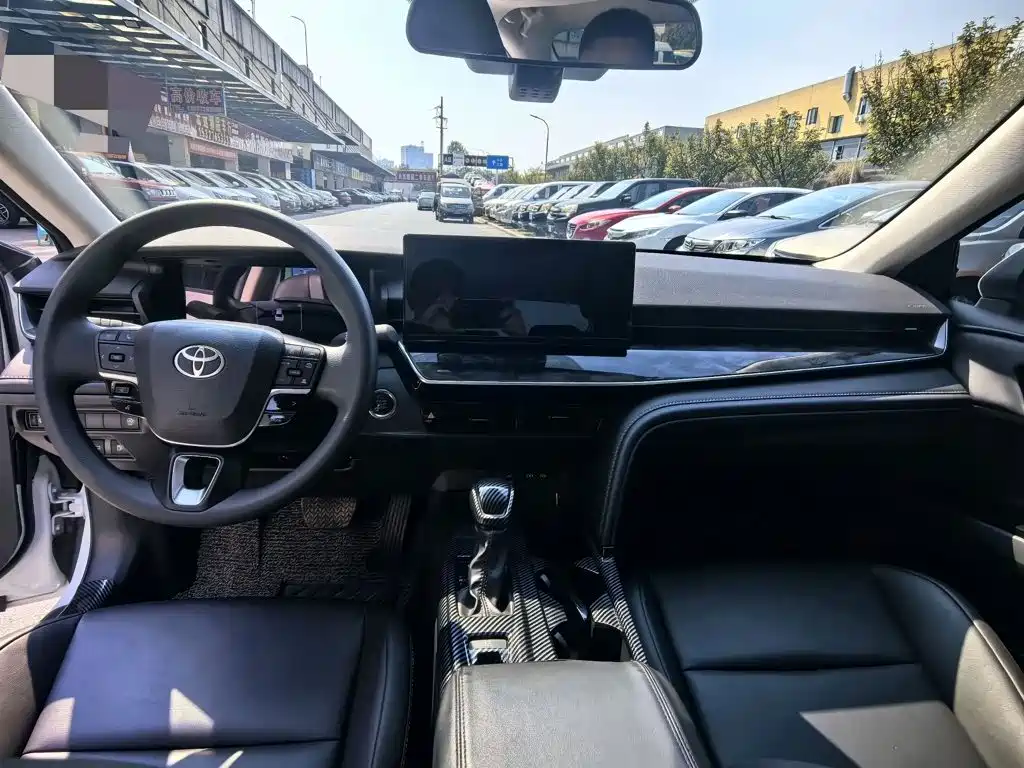 Toyota Camry — фото 5