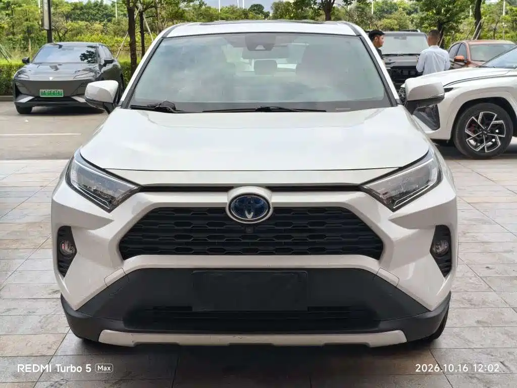 Toyota RAV4 — фото 2