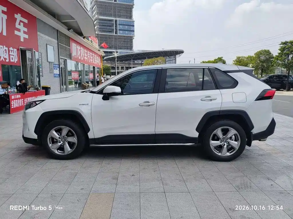 Toyota RAV4 — фото 3