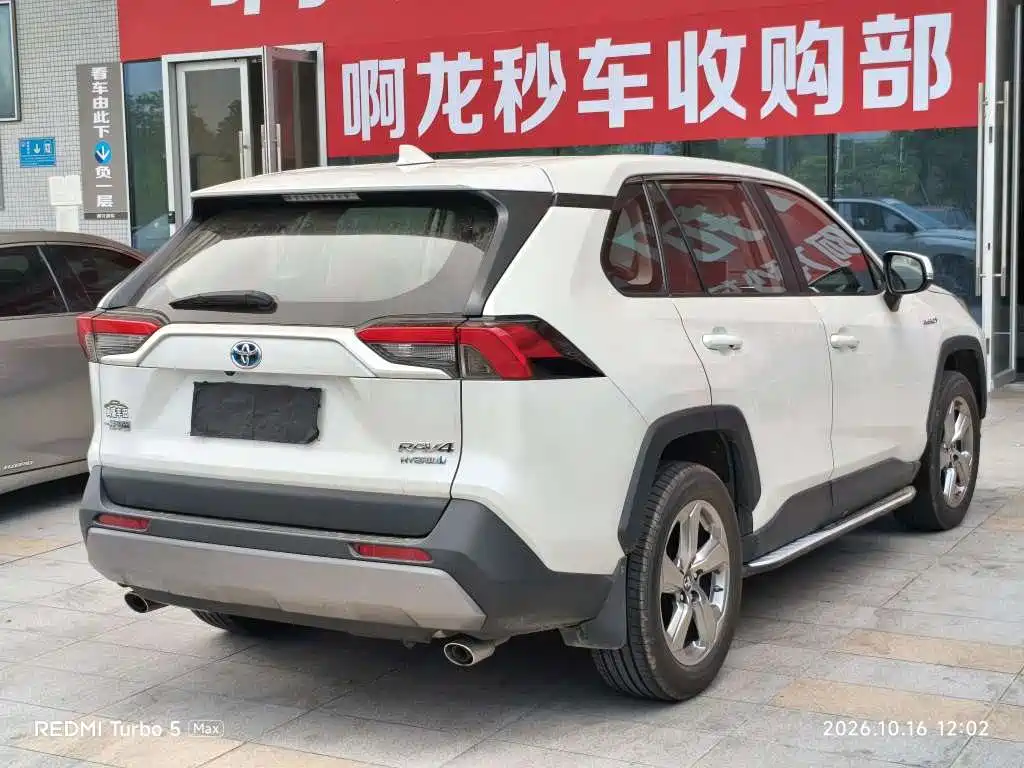 Toyota RAV4 — фото 9