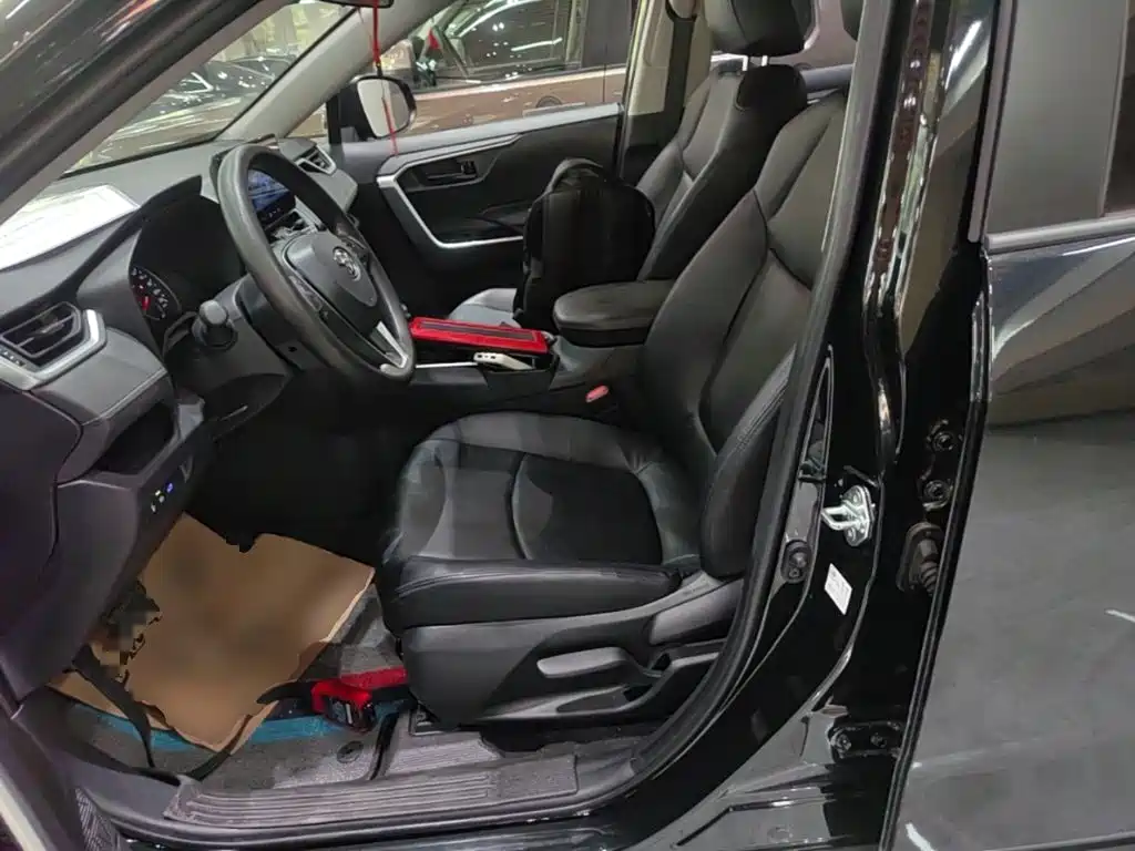 Toyota RAV4 — фото 14