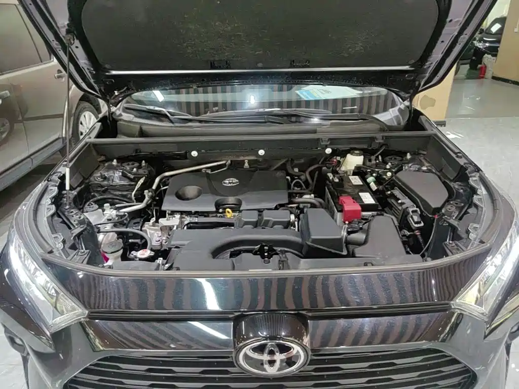 Toyota RAV4 — фото 19