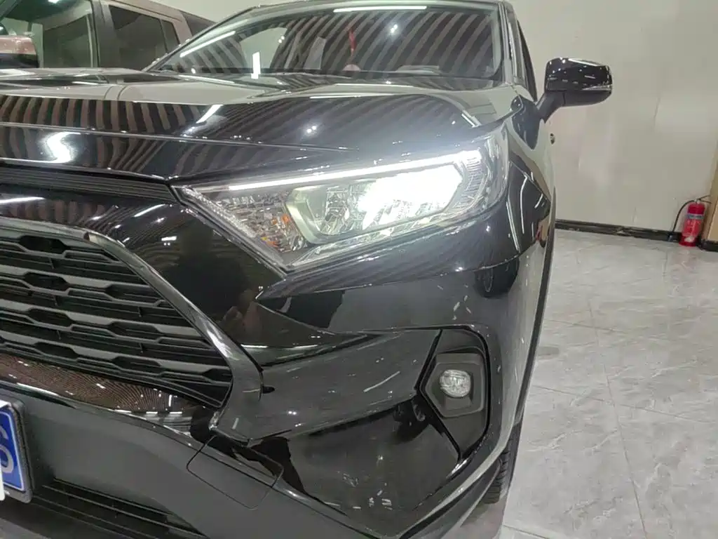 Toyota RAV4 — фото 23