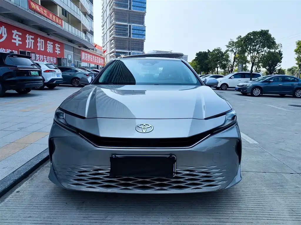 Toyota Camry — фото 2