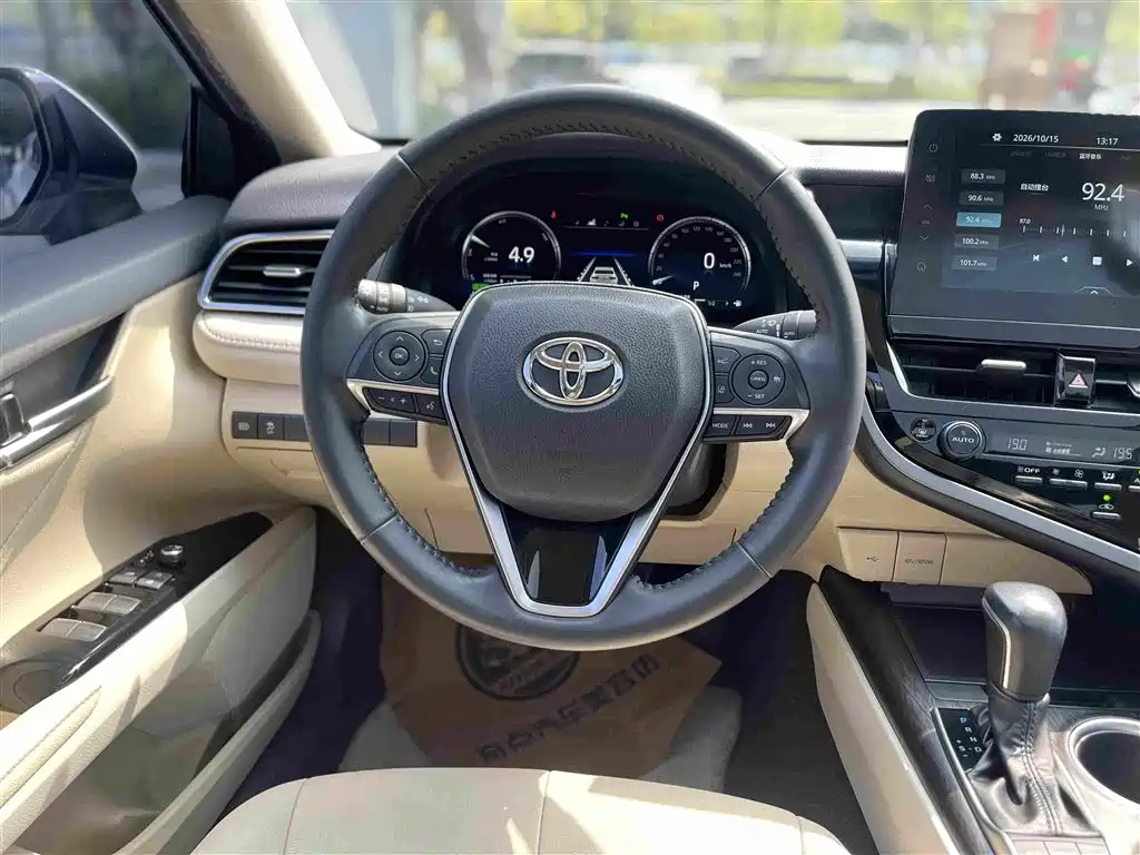 Toyota Camry — фото 19
