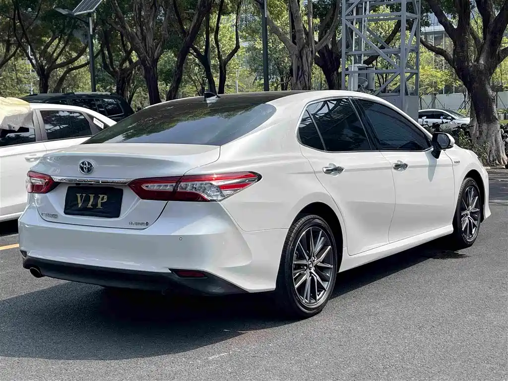 Toyota Camry — фото 7