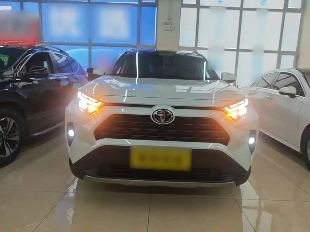 Toyota RAV4 — фото 2