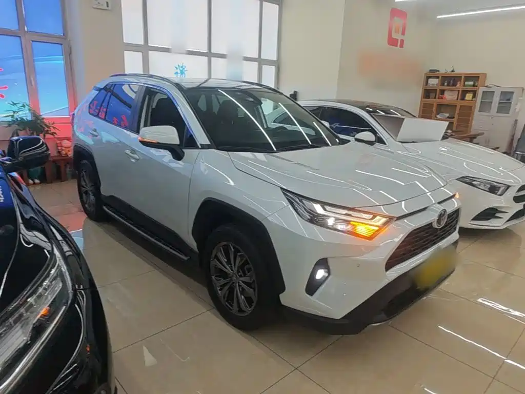 Toyota RAV4 — фото 3